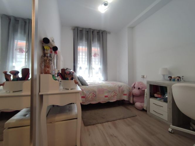 ESTUPENDA VIVIENDA EN NUEVO ZOCO, CON MAGNÍFICO Y GRAN PATIO (PORCHE), PISCINA, COCHERA, TRASTERO!!!!