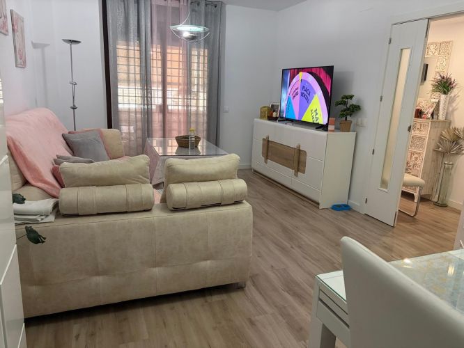 ESTUPENDA VIVIENDA EN NUEVO ZOCO, CON MAGNÍFICO Y GRAN PATIO (PORCHE), PISCINA, COCHERA, TRASTERO!!!!