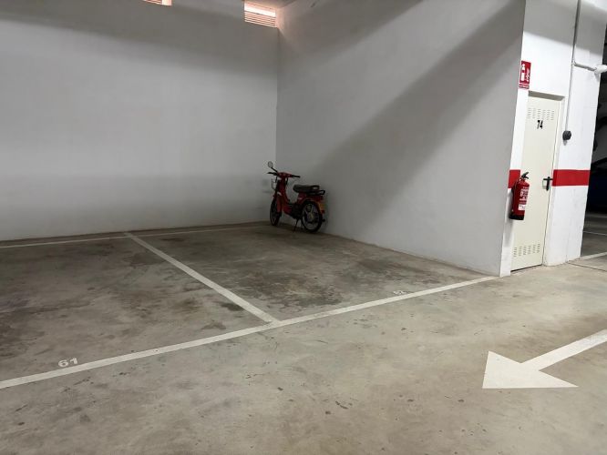 ESTUPENDA VIVIENDA EN NUEVO ZOCO, CON MAGNÍFICO Y GRAN PATIO (PORCHE), PISCINA, COCHERA, TRASTERO!!!!