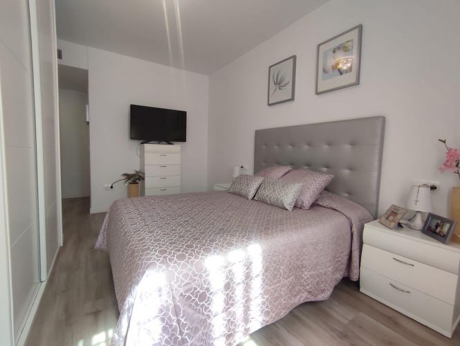 ESTUPENDA VIVIENDA EN NUEVO ZOCO, CON MAGNÍFICO Y GRAN PATIO (PORCHE), PISCINA, COCHERA, TRASTERO!!!!