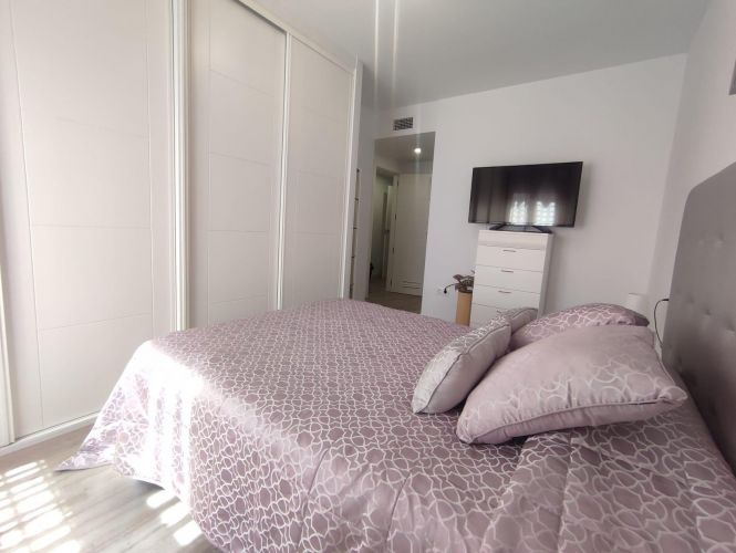 ESTUPENDA VIVIENDA EN NUEVO ZOCO, CON MAGNÍFICO Y GRAN PATIO (PORCHE), PISCINA, COCHERA, TRASTERO!!!!