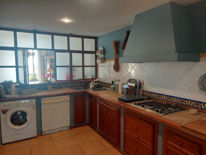 CASA ADOSADA EN EL PATRIARCA