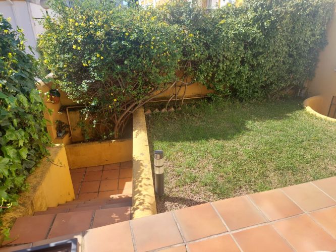 CASA ADOSADA EN EL PATRIARCA