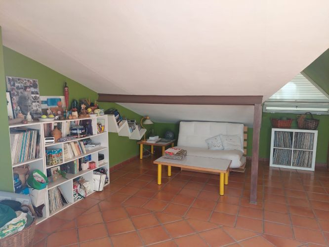 CASA ADOSADA EN EL PATRIARCA