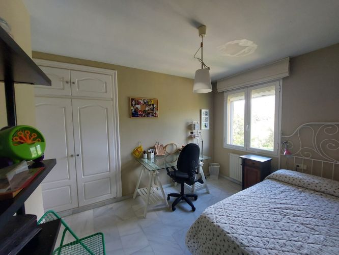 CASA ADOSADA EN EL PATRIARCA