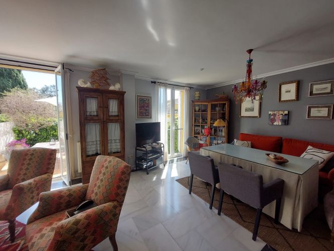 CASA ADOSADA EN EL PATRIARCA