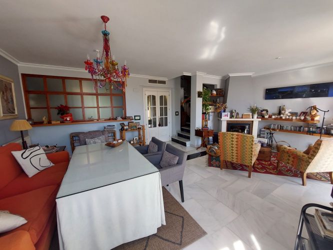 CASA ADOSADA EN EL PATRIARCA