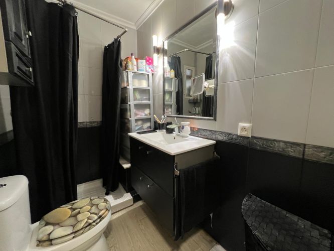 ¡Vivienda con ascensor y terraza en La Viñuela!