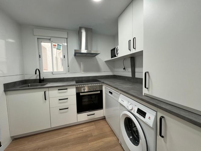 PISO REFORMADO A ESTRENAR CON ASCENSOR EN AVDA MEDINA AZAHARA