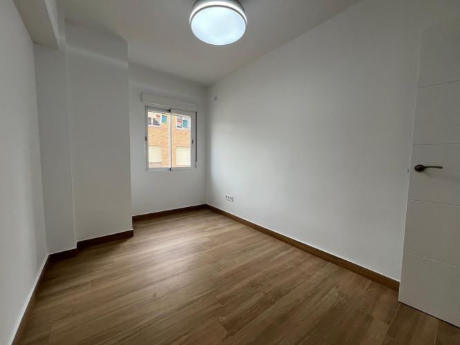 PISO REFORMADO A ESTRENAR CON ASCENSOR EN AVDA MEDINA AZAHARA