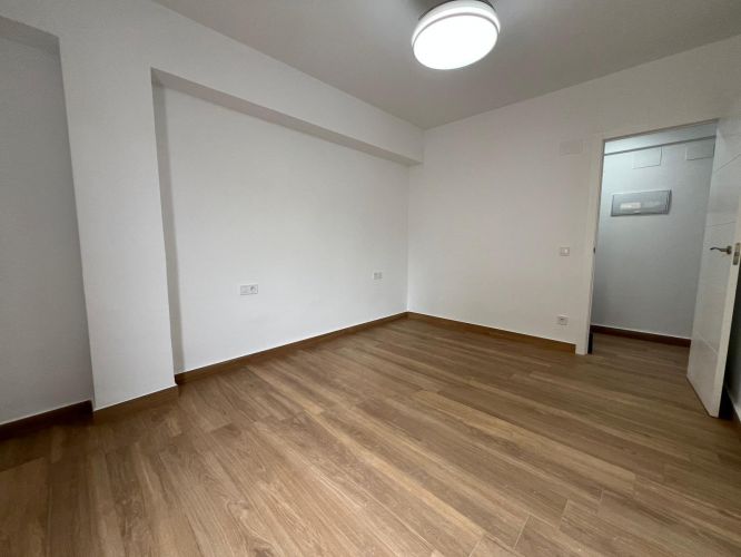 PISO REFORMADO A ESTRENAR CON ASCENSOR EN AVDA MEDINA AZAHARA