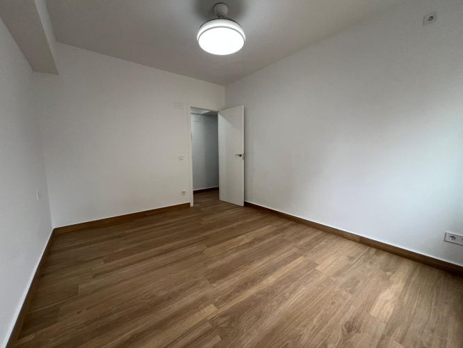 PISO REFORMADO A ESTRENAR CON ASCENSOR EN AVDA MEDINA AZAHARA