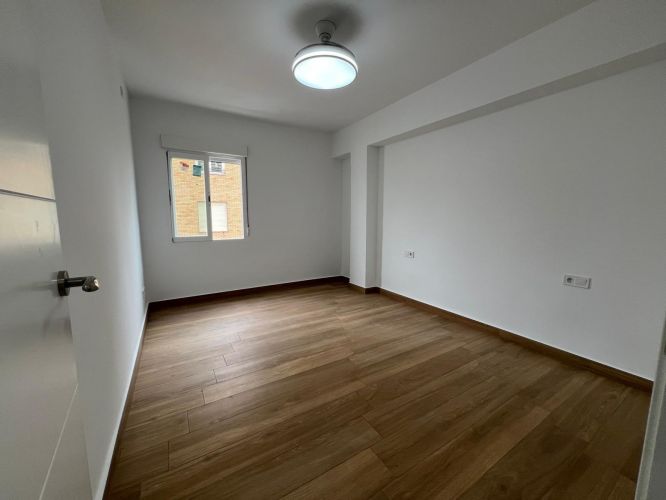 PISO REFORMADO A ESTRENAR CON ASCENSOR EN AVDA MEDINA AZAHARA