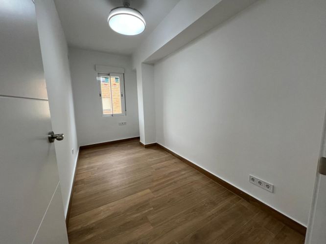 PISO REFORMADO A ESTRENAR CON ASCENSOR EN AVDA MEDINA AZAHARA