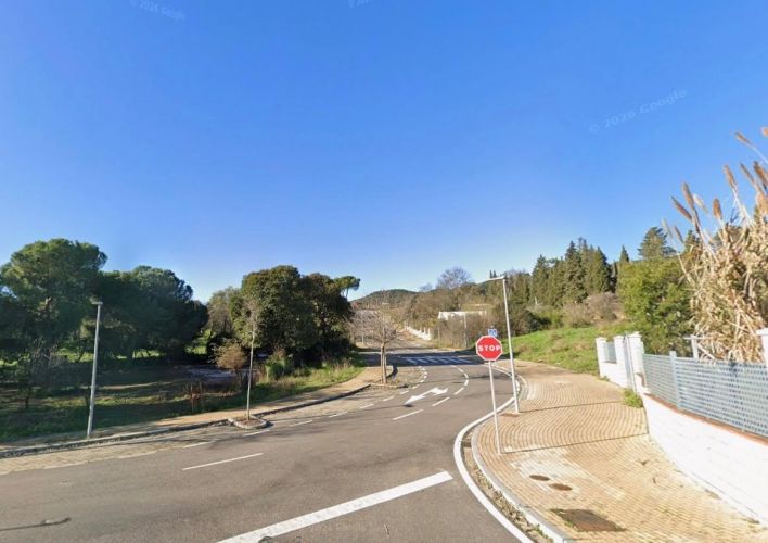 Terreno junto a colegio alauda