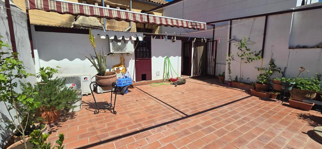 CASA CON GARAJE Y LOCAL INDEPENDIENTE EN SAN AGUSTÍN