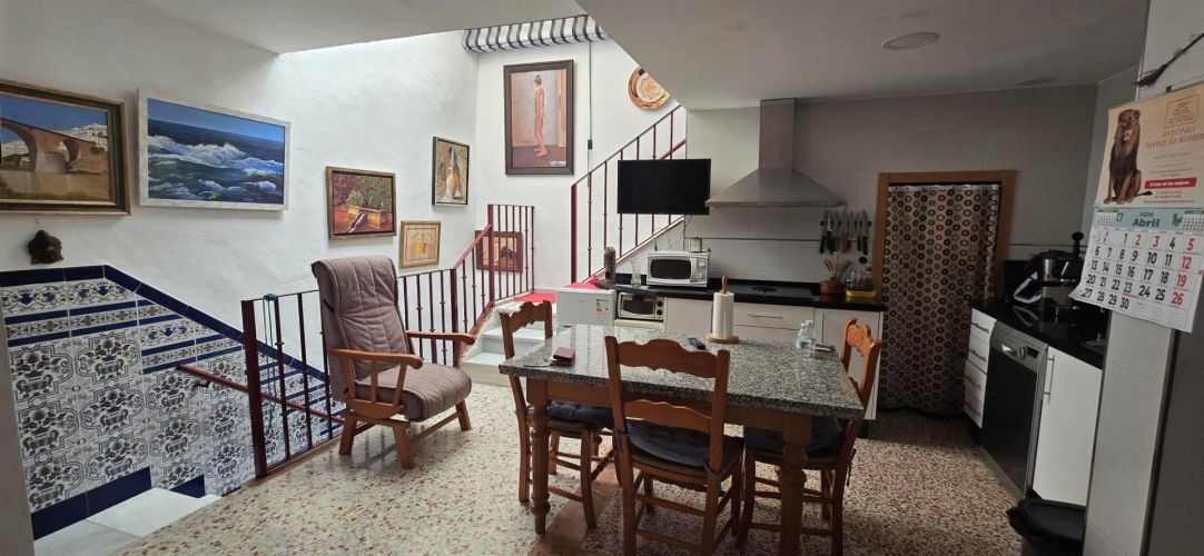 CASA CON GARAJE Y LOCAL INDEPENDIENTE EN SAN AGUSTÍN