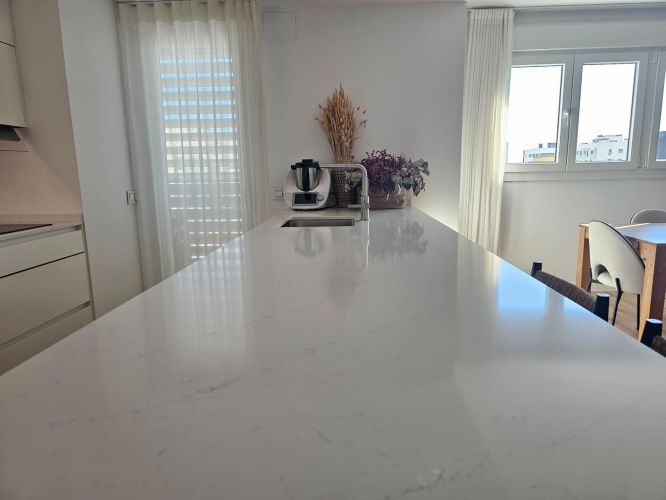 Espectacular ático dúplex de Córdoba. Prácticamente a estrenar y con una terraza solarium de 70 m2 con piscina privada