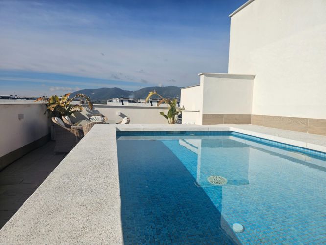 Espectacular ático dúplex de Córdoba. Prácticamente a estrenar y con una terraza solarium de 70 m2 con piscina privada