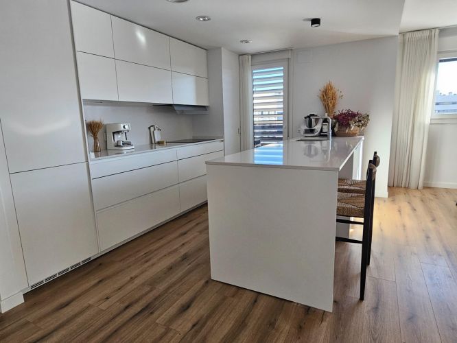 Espectacular ático dúplex de Córdoba. Prácticamente a estrenar y con una terraza solarium de 70 m2 con piscina privada
