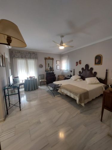 EXCLUSIVO CHALET PRÓXIMO A COLEGIO LA SALLE
