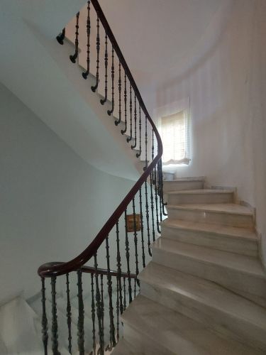 EXCLUSIVO CHALET PRÓXIMO A COLEGIO LA SALLE