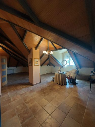 EXCLUSIVO CHALET PRÓXIMO A COLEGIO LA SALLE