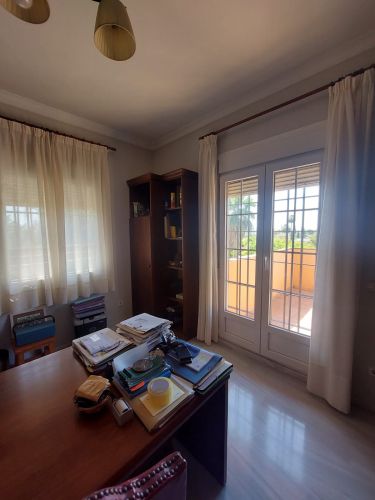EXCLUSIVO CHALET PRÓXIMO A COLEGIO LA SALLE