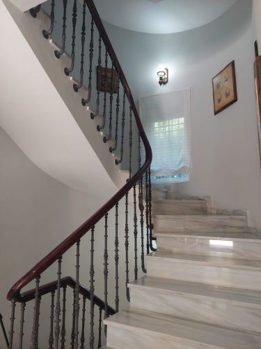 EXCLUSIVO CHALET PRÓXIMO A COLEGIO LA SALLE