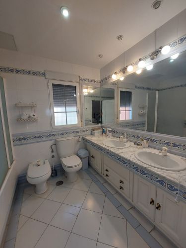 EXCLUSIVO CHALET PRÓXIMO A COLEGIO LA SALLE