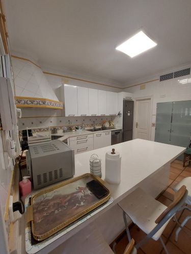 EXCLUSIVO CHALET PRÓXIMO A COLEGIO LA SALLE