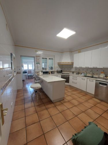 EXCLUSIVO CHALET PRÓXIMO A COLEGIO LA SALLE