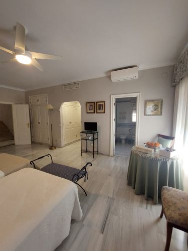 EXCLUSIVO CHALET PRÓXIMO A COLEGIO LA SALLE