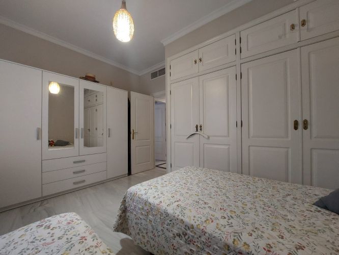 EXCLUSIVO CHALET PRÓXIMO A COLEGIO LA SALLE