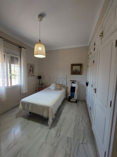 EXCLUSIVO CHALET PRÓXIMO A COLEGIO LA SALLE