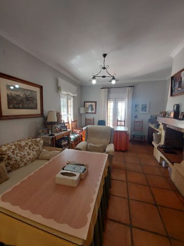 EXCLUSIVO CHALET PRÓXIMO A COLEGIO LA SALLE