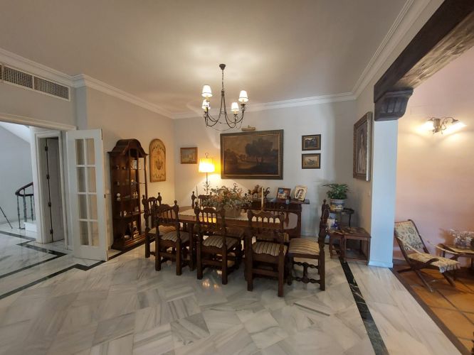 EXCLUSIVO CHALET PRÓXIMO A COLEGIO LA SALLE