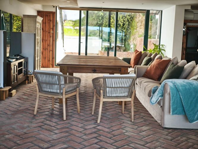 MAGNÍFICA VIVIENDA EN LAS JARAS, JUNTO AL EMBALSE DE LA ENCANTADA