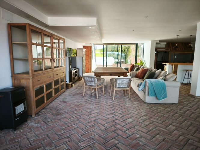 MAGNÍFICA VIVIENDA EN LAS JARAS, JUNTO AL EMBALSE DE LA ENCANTADA