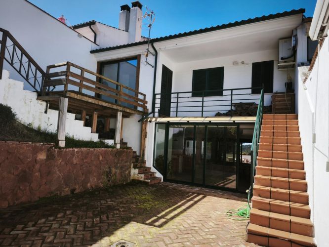 MAGNÍFICA VIVIENDA EN LAS JARAS, JUNTO AL EMBALSE DE LA ENCANTADA