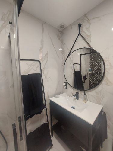 EXCLUSIVA VIVIENDA EN PLENA RONDA DE LOS TEJARES CON GARAJE Y TRASTERO