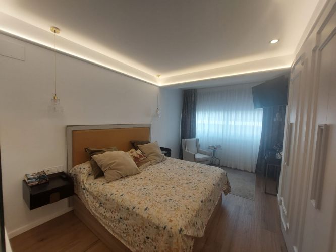 EXCLUSIVA VIVIENDA EN PLENA RONDA DE LOS TEJARES CON GARAJE Y TRASTERO