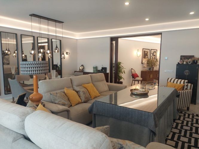 EXCLUSIVA VIVIENDA EN PLENA RONDA DE LOS TEJARES CON GARAJE Y TRASTERO