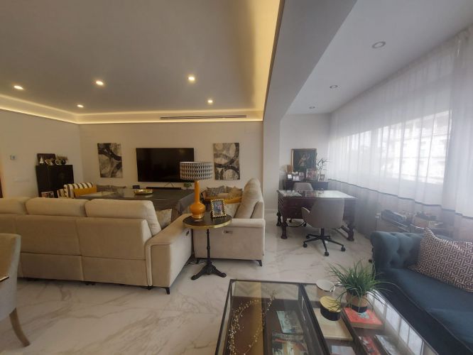 EXCLUSIVA VIVIENDA EN PLENA RONDA DE LOS TEJARES CON GARAJE Y TRASTERO