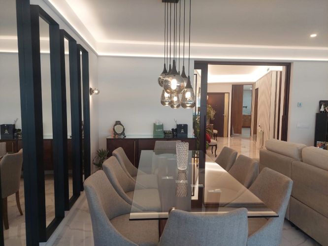 EXCLUSIVA VIVIENDA EN PLENA RONDA DE LOS TEJARES CON GARAJE Y TRASTERO