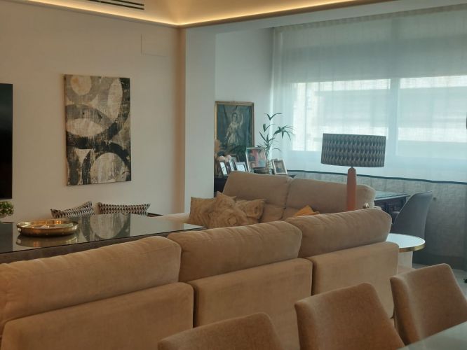EXCLUSIVA VIVIENDA EN PLENA RONDA DE LOS TEJARES CON GARAJE Y TRASTERO
