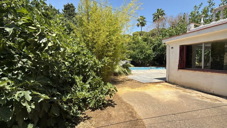 CHALET EN UNA SOLA PLANTA JUNTO AL COLEGIO LA SALLE
