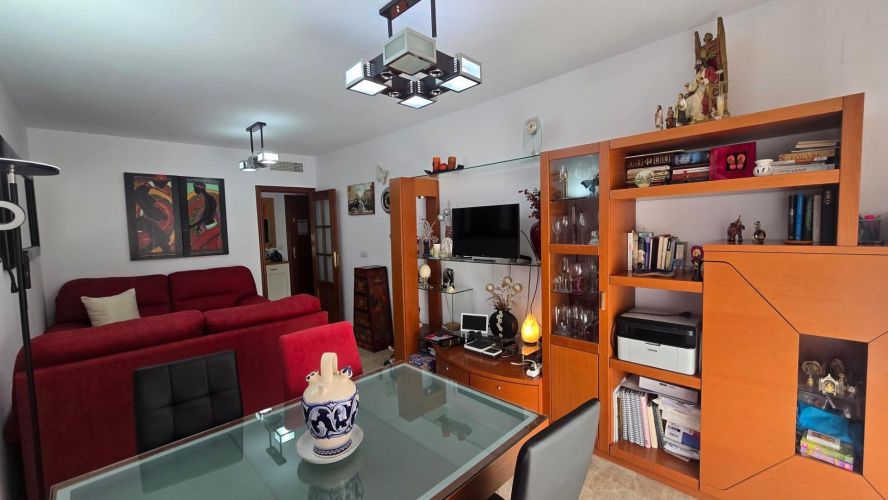 MAGNÍFICO PISO EN LEVANTE CON GARAJE, TRASTERO Y PATIO PRIVADO