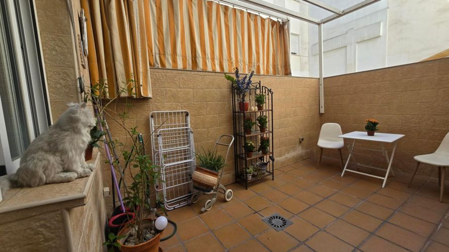 MAGNÍFICO PISO EN LEVANTE CON GARAJE, TRASTERO Y PATIO PRIVADO