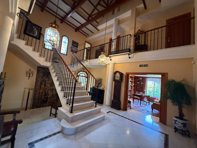Exclusivo y Lujoso Chalet Independiente en el Brillante!